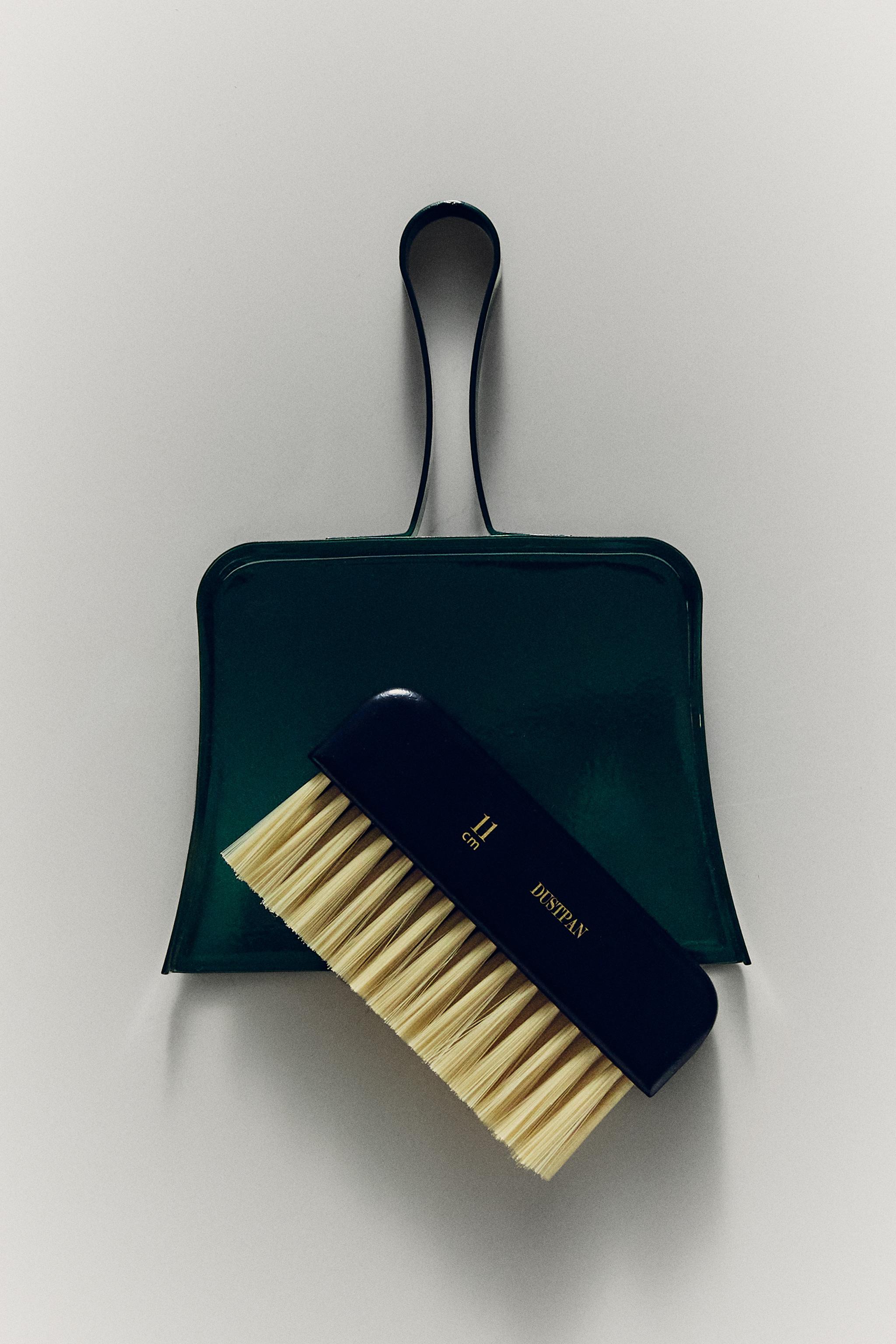 BRUSH AND DUSTPAN SET